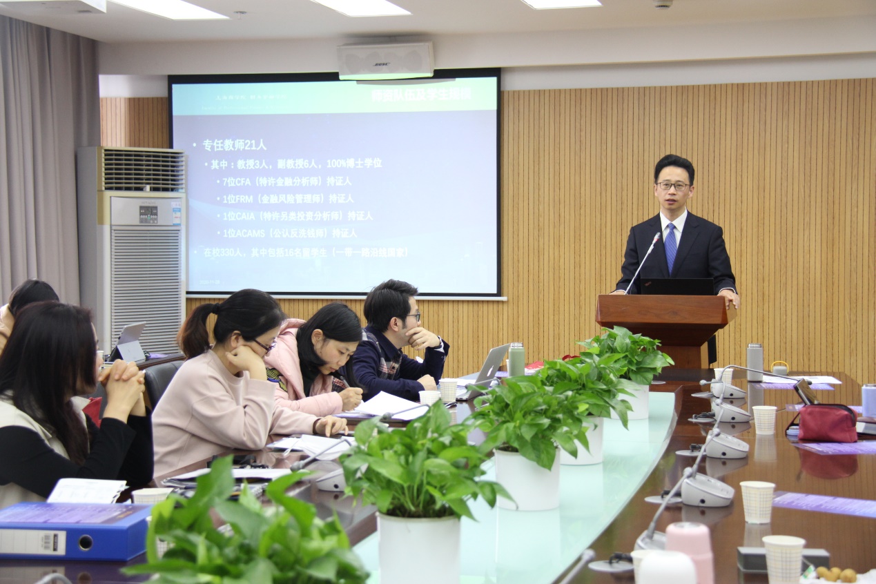图为李志刚常务副院长讲座