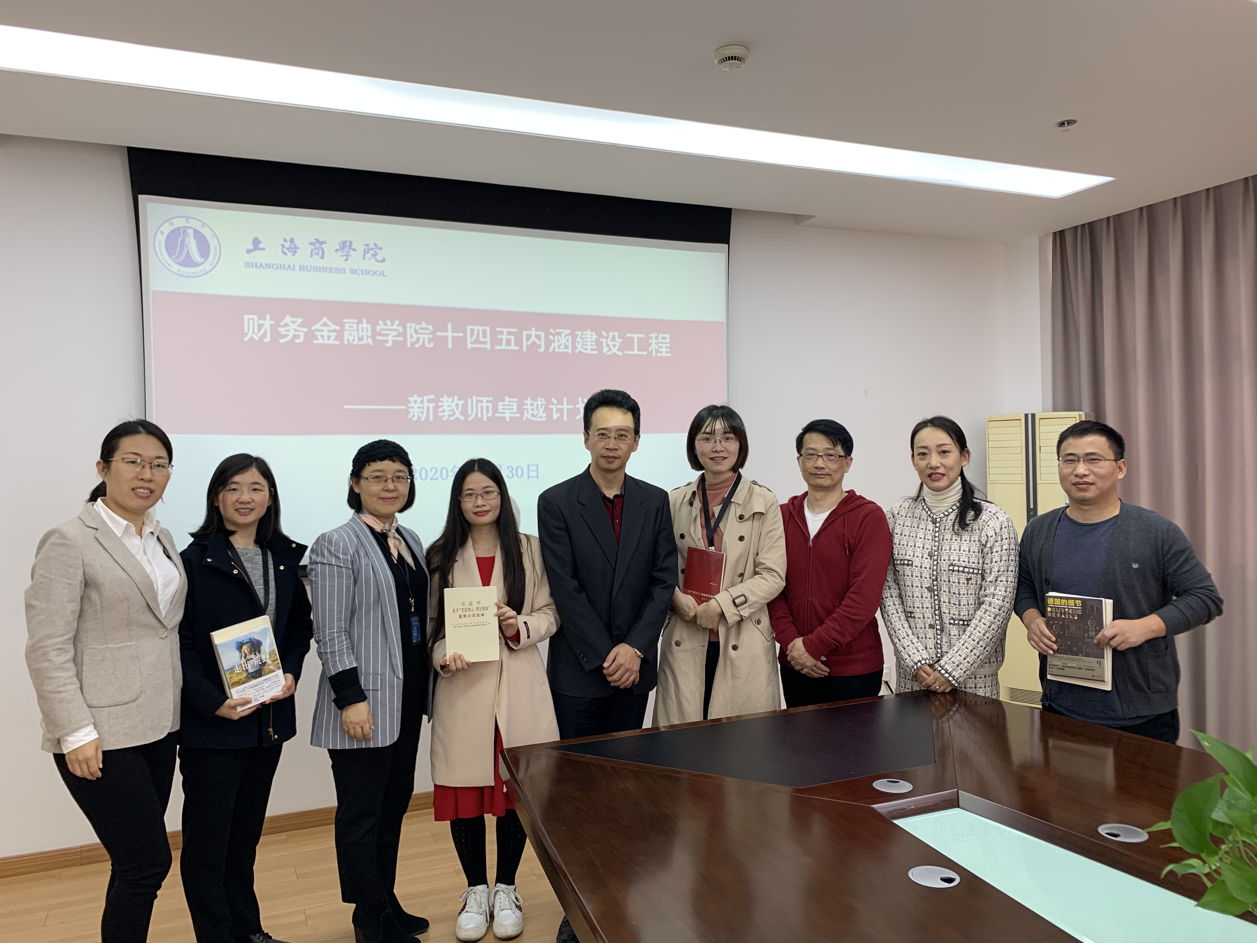 赠书现场合影