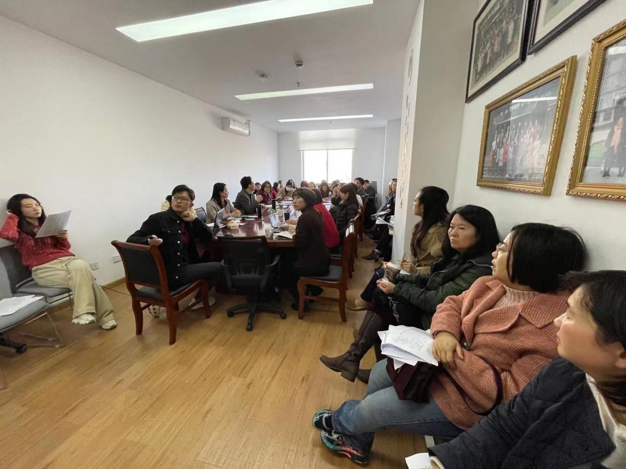 图为学院大会场景