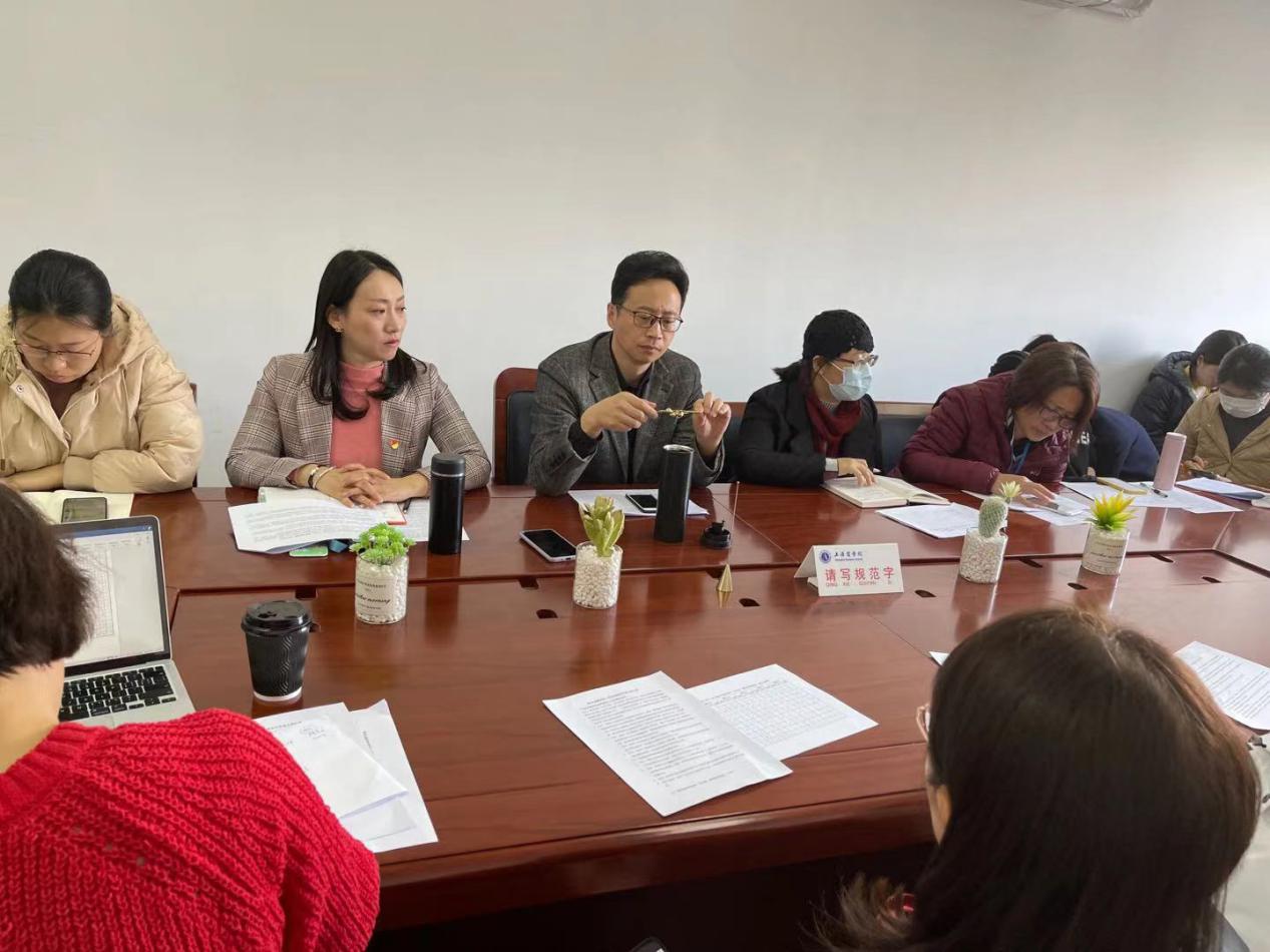 图为领导班子发言