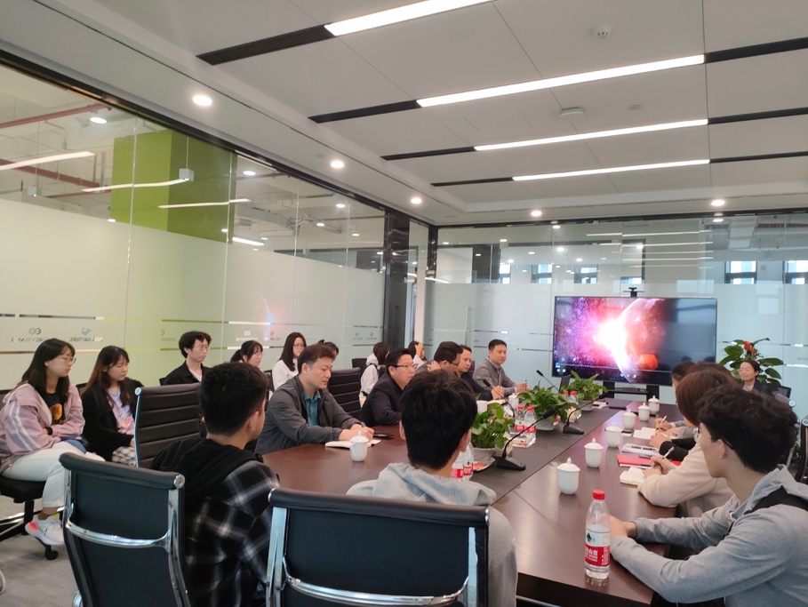 图为财务金融学院师生与弘博公司各位领导交流学习现场