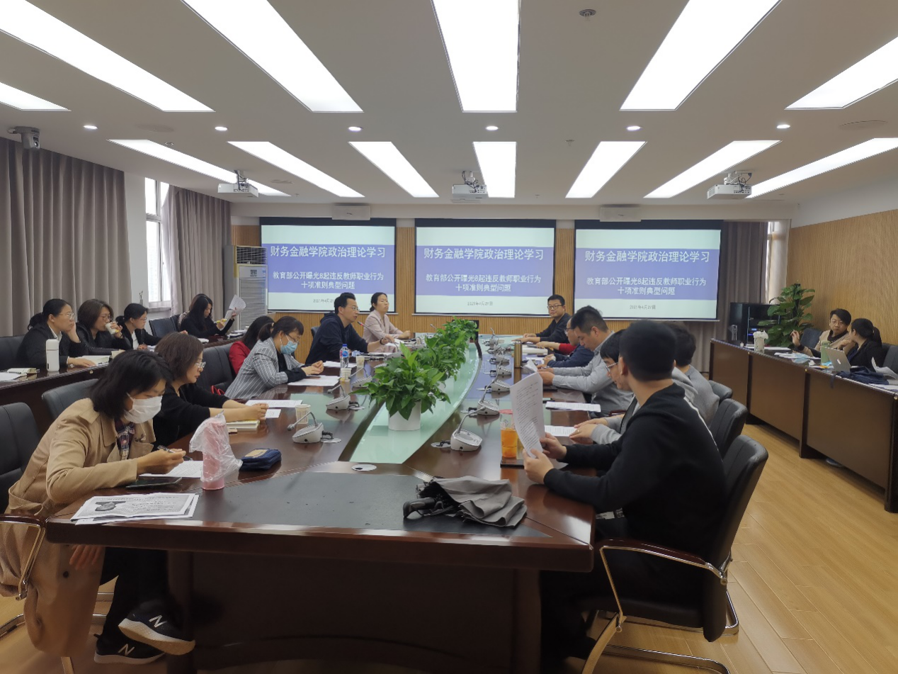 图为政治理论学习现场