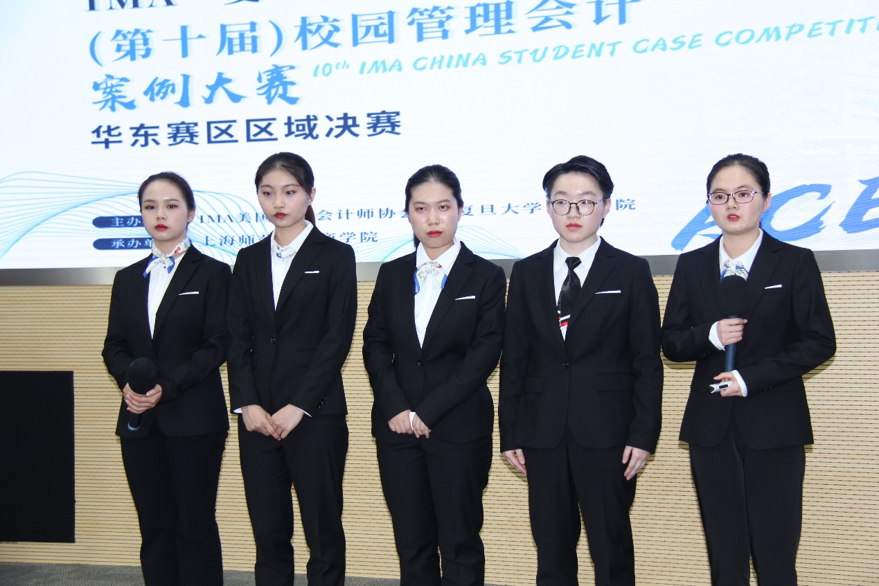 图为团队成员回答评委提问