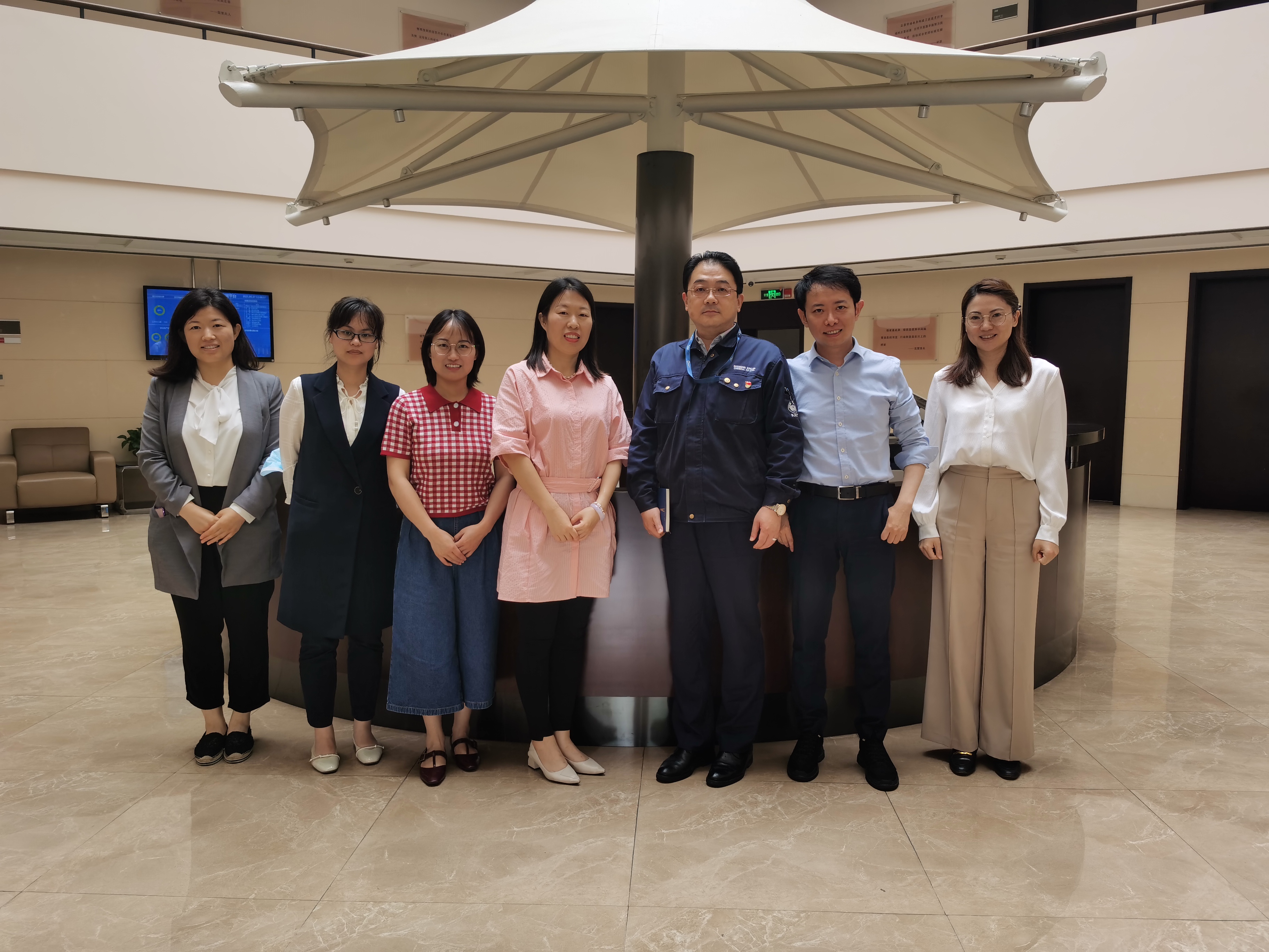 图为集体合照