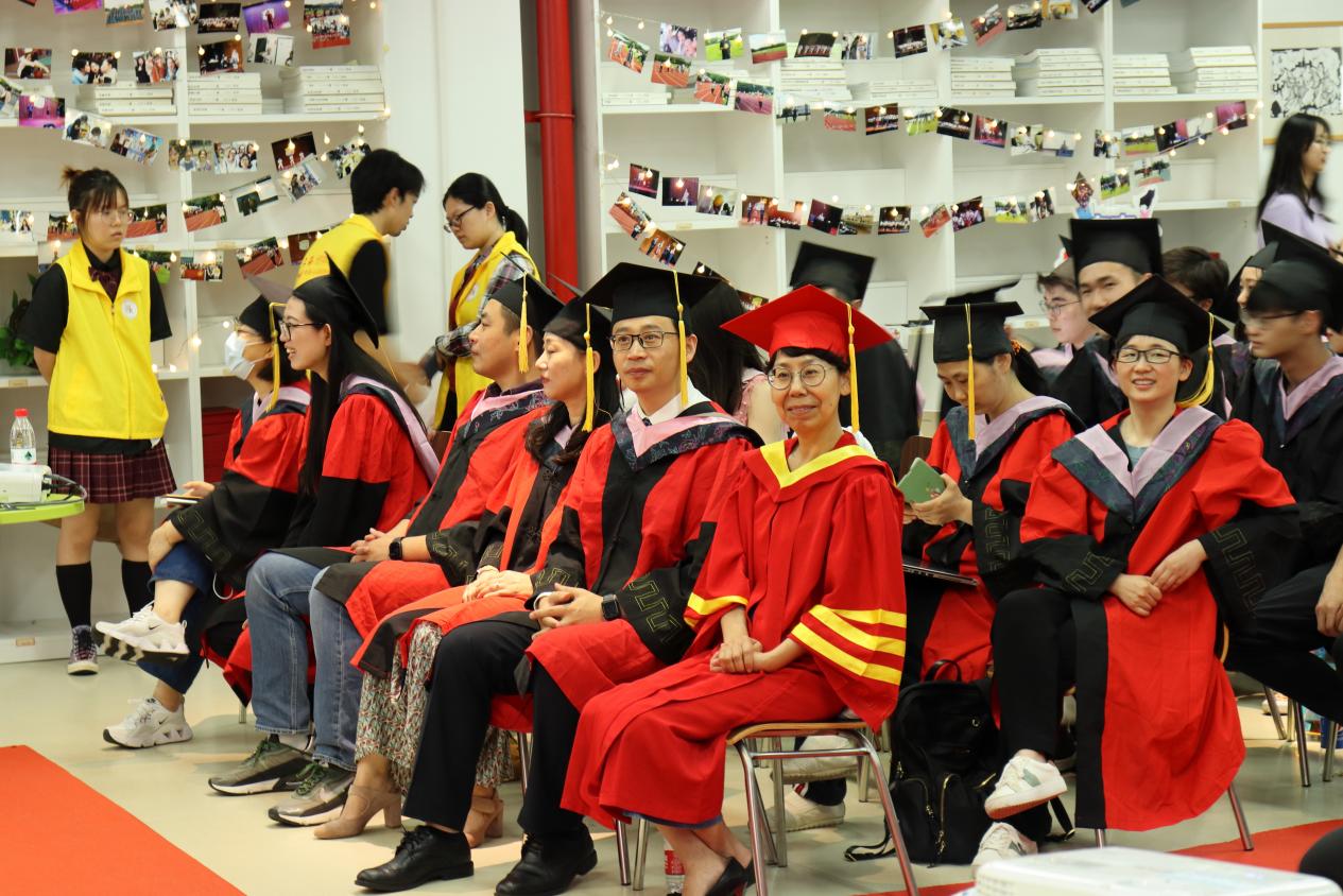 图为导师列席