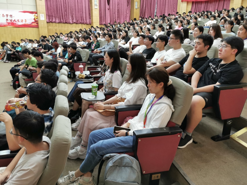 图为课堂现场
