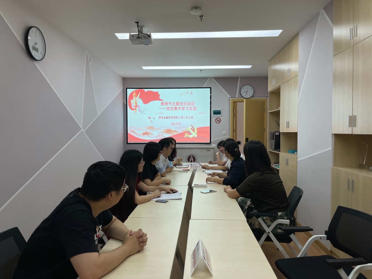 图为第二党支部开展主题党日学习活动现场