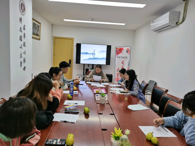 图为座谈会现场