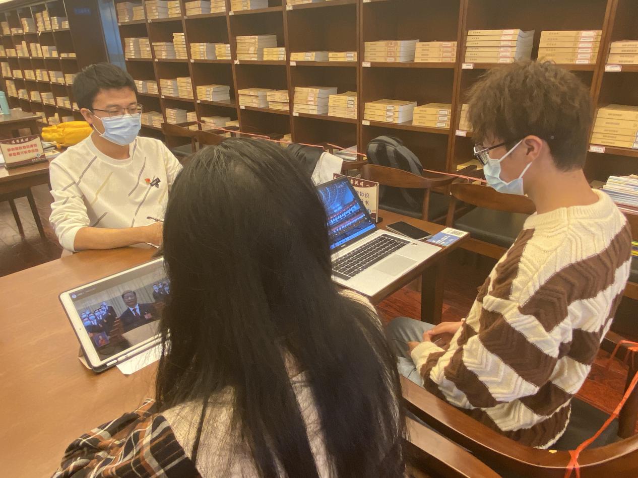 商务经济学院学生党员在线观看开幕式