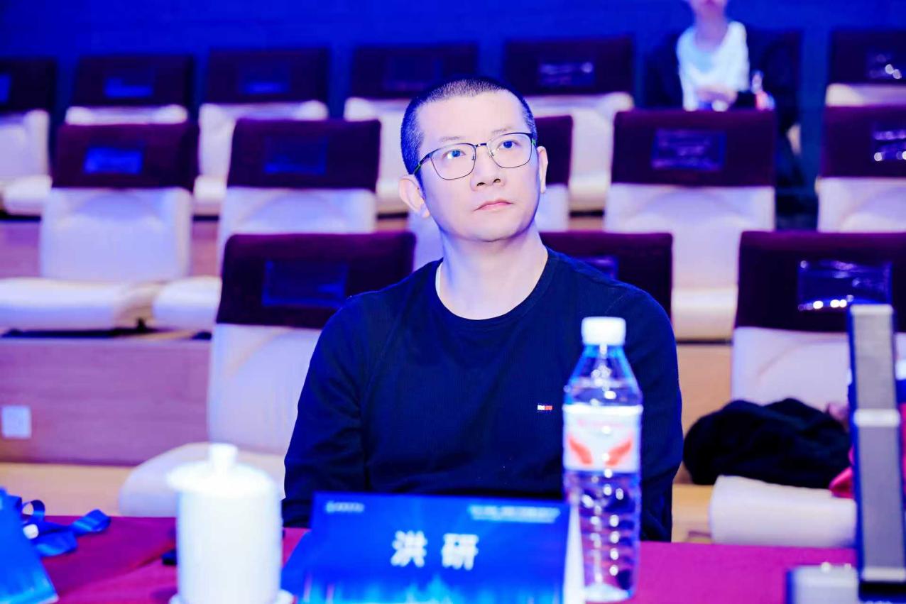 上海丝金国际运输有限公司总经理洪研对同学们建议同学们做到“知行合一”